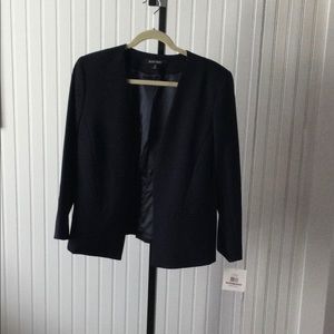 NWT Ellen Tracy stylish navy blazer